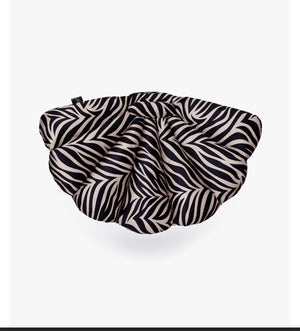 Garden glory shell zebra cushion